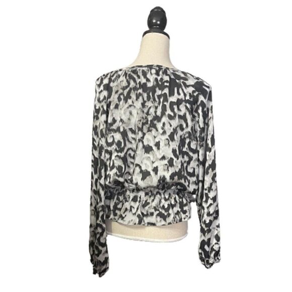 Michael Kors Gray/Black Animal Print Silky Blouse Sz L - Picture 2 of 2